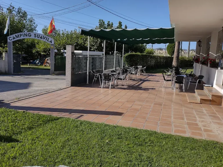 terraza de cafeteria camping suavila