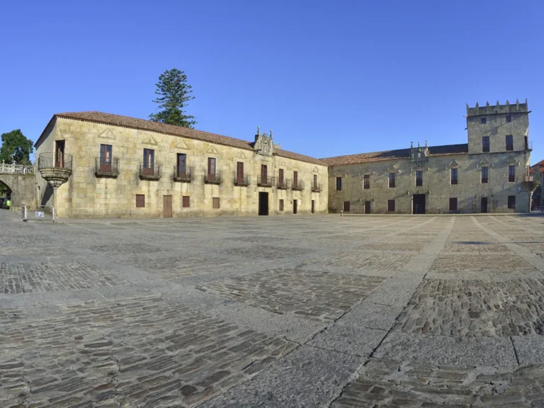 Palacio y plaza en Cambados