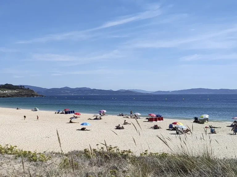 playa de montalvo en verano